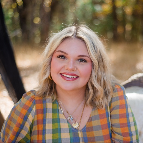 Meet your Posher, Leighton - Picture 1 of 7